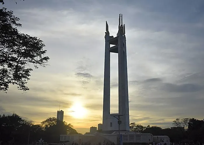 Hop North Edsa Quezon 3*