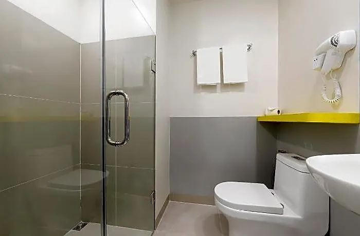 Hop North Edsa Quezon 3*